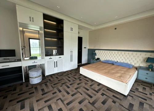 Room 010: Superior Room